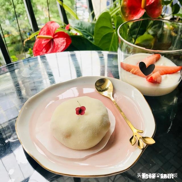 请问有没有做美食好看的碗碟之类的，比较少女心又不反光的