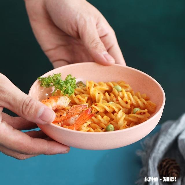 请问有没有做美食好看的碗碟之类的，比较少女心又不反光的