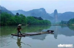 上联:秋千月下荡，下联怎么对