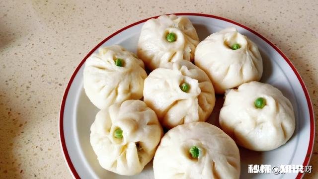 包子冷了还软软的不硬。在发面的时候放了什么