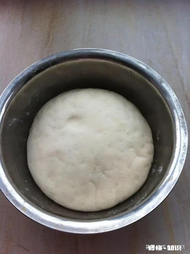 包子冷了还软软的不硬。在发面的时候放了什么