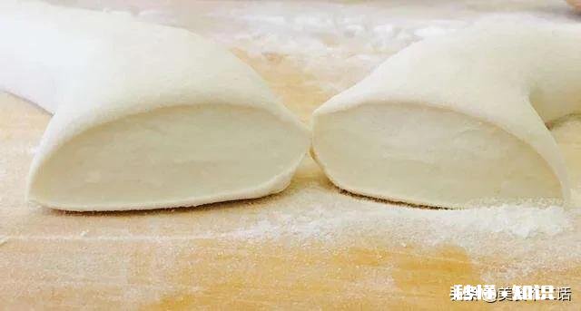 包子冷了还软软的不硬。在发面的时候放了什么