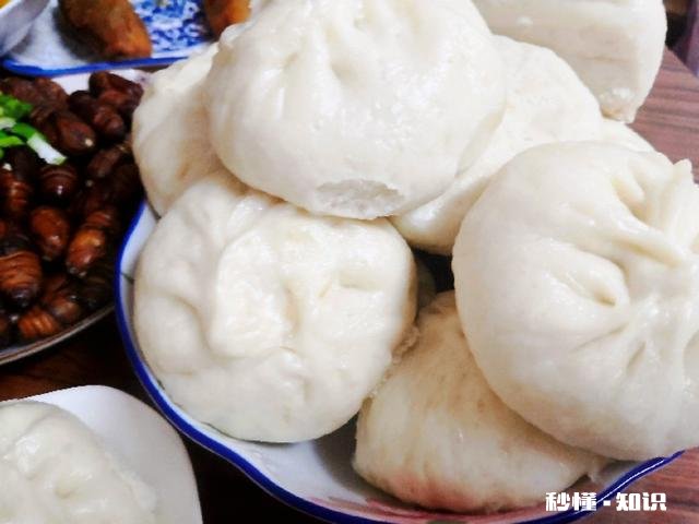 包子冷了还软软的不硬。在发面的时候放了什么