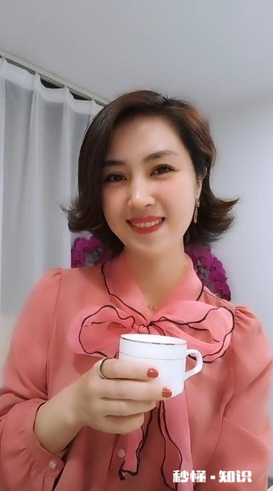 该奋斗的年纪决不能选择安逸，下一句怎么说