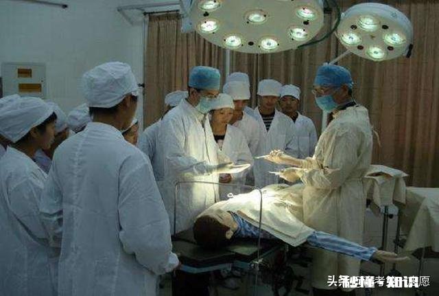 初中立志长大想学医,该怎么准备,报考哪个医学大学好,什么专业