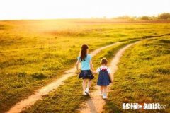 到底应不应该宅在家里带孩子