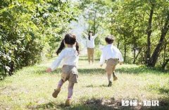 全职妈妈每天带孩子出去走，在路上应该怎么教他