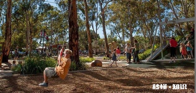 全职妈妈每天带孩子出去走，在路上应该怎么教他