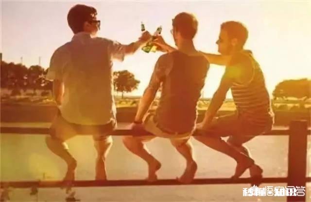 有人说“这世上，永远是锦上添花的人常有，而雪中送炭的人难寻”，你认同这句话吗，为什么