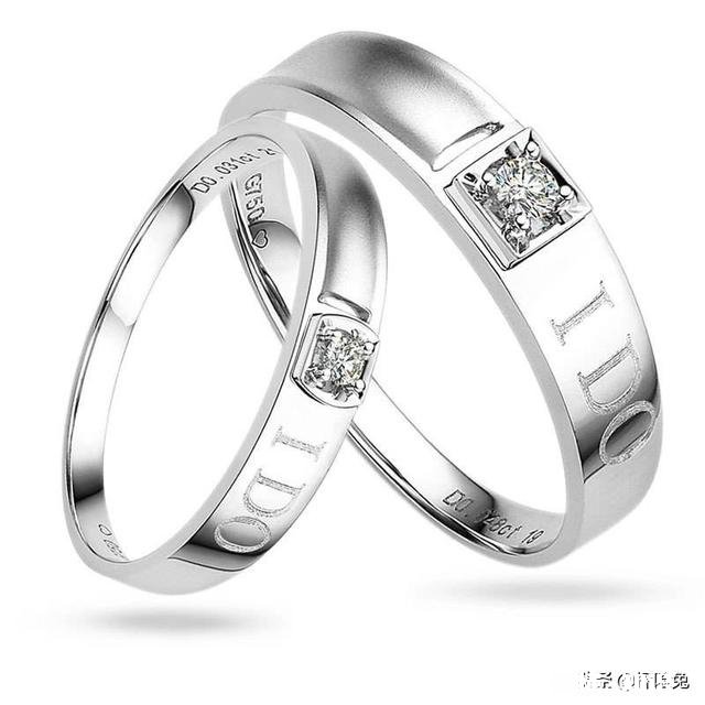 是买钻戒好还是买卡地亚对戒好