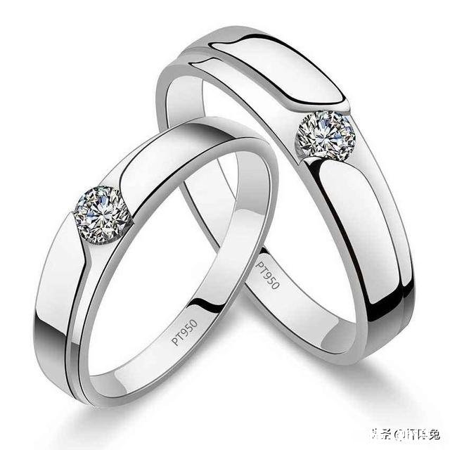 是买钻戒好还是买卡地亚对戒好