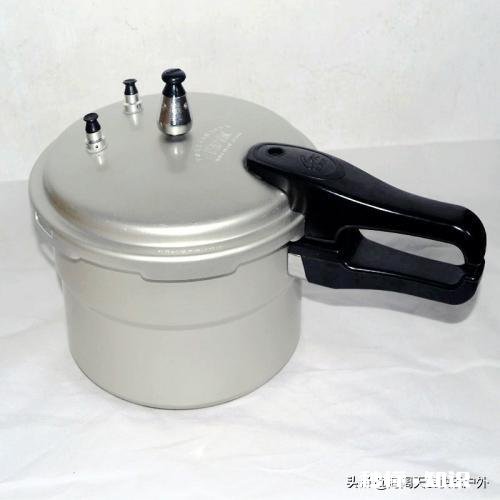高压锅突然连锅盖带粥都喷出来是怎么回事