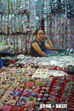 邀请你对宾馆行业对联，上联:玉宇琼楼迎来春夏秋冬客请对下联