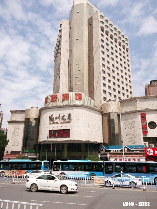 邀请你对宾馆行业对联，上联:玉宇琼楼迎来春夏秋冬客请对下联