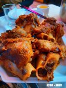 邀请你对宾馆行业对联，上联:玉宇琼楼迎来春夏秋冬客请对下联