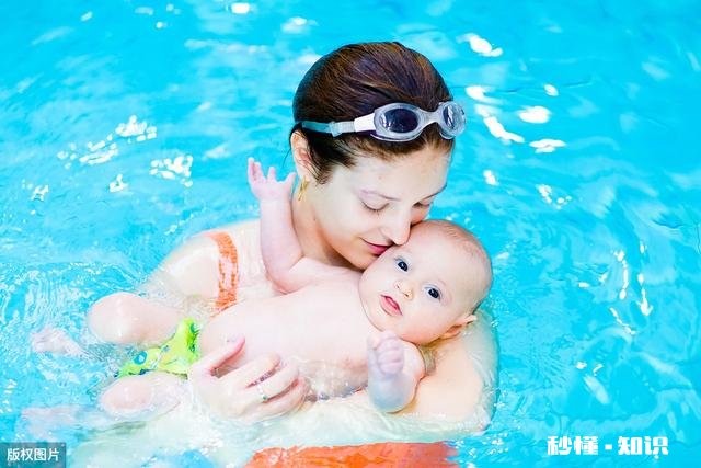 婴儿游泳有哪些好处，如何在家也能游泳