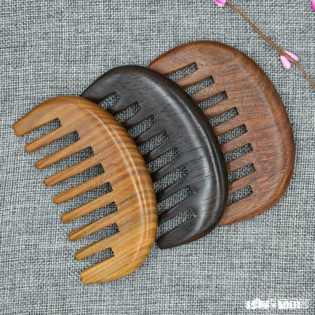 是檀木梳好,还是牛角梳好