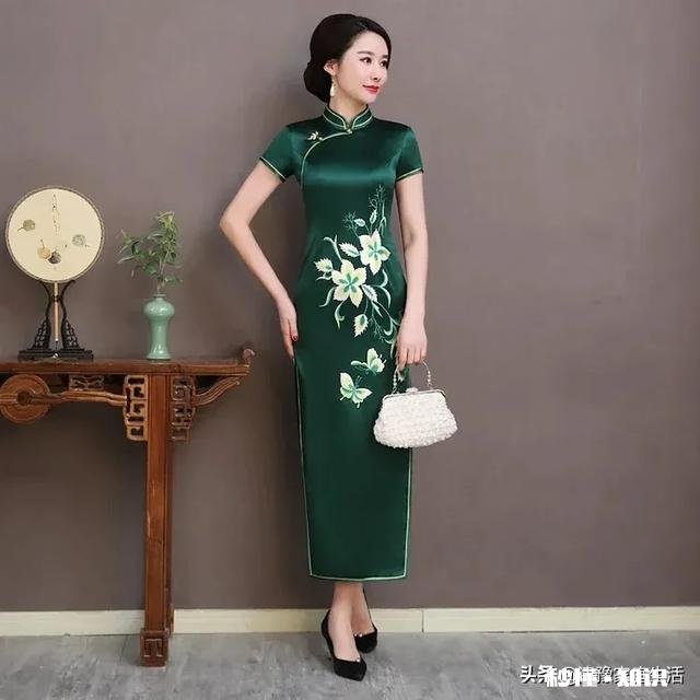 改良旗袍搭什么包包