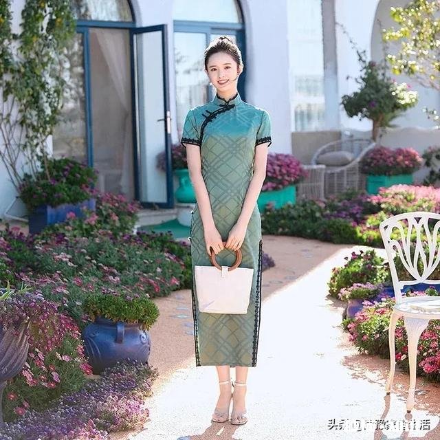 改良旗袍搭什么包包