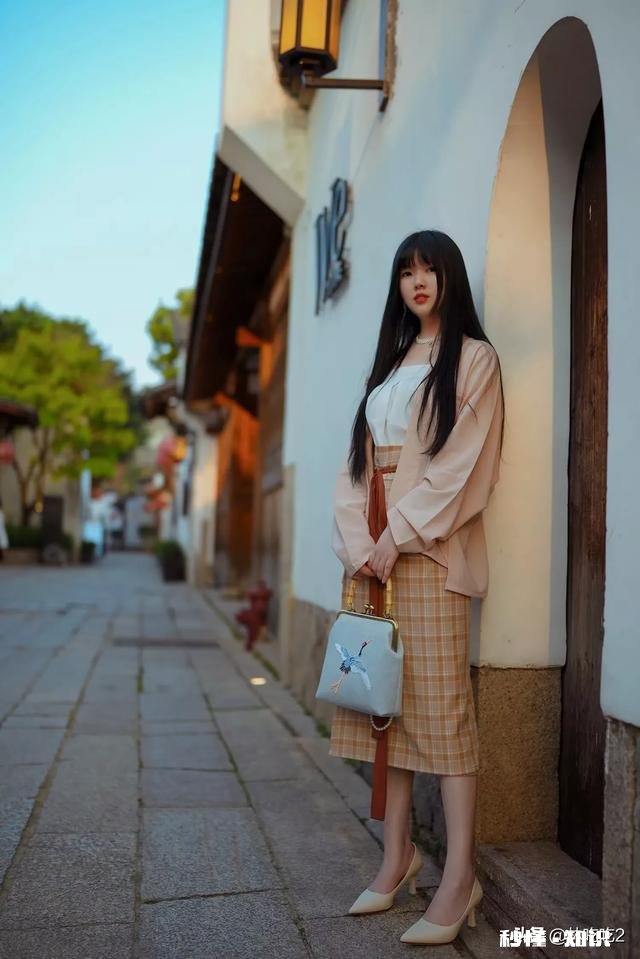 改良旗袍搭什么包包