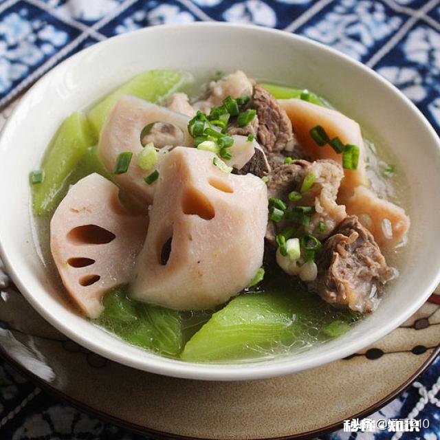 炖排骨汤放八角和香叶吗