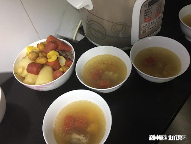 炖排骨汤放八角和香叶吗