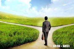 上联：晓夜推窗听谷雨，请朋友们接下联