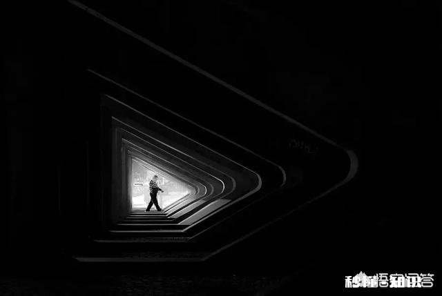 拍女生为什么不能用极简构图呢难道留白就不算是极简构图吗