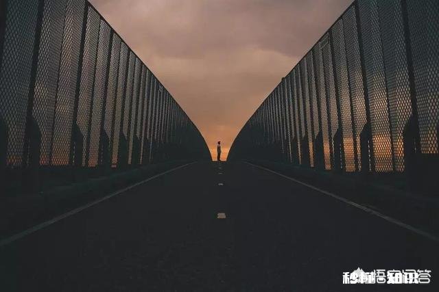 拍女生为什么不能用极简构图呢难道留白就不算是极简构图吗