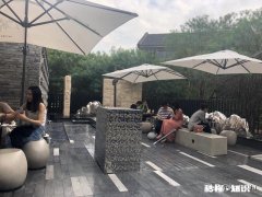 外嫁的女人，除了老公和孩子外有真心朋友吗你怎么看