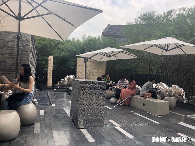 外嫁的女人，除了老公和孩子外有真心朋友吗你怎么看