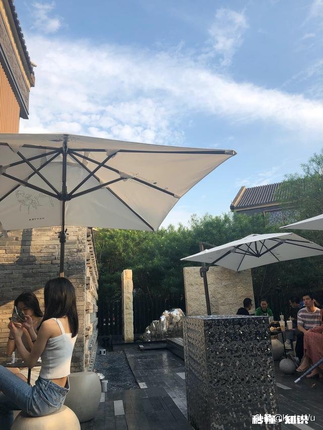 外嫁的女人，除了老公和孩子外有真心朋友吗你怎么看