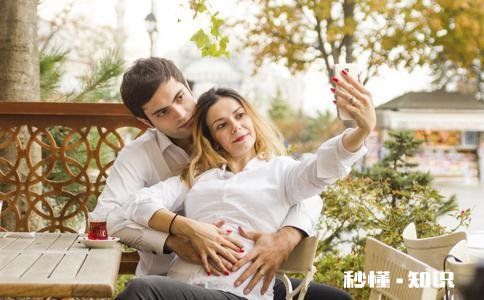 在一个家庭中，到底是亲子关系重要还是夫妻关系重要