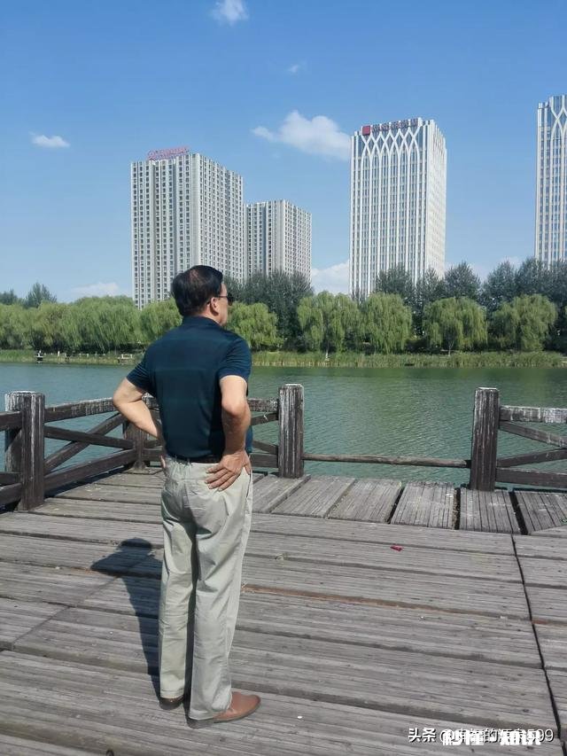 你怎么看待最亲的人出卖你，而最不起眼的人却在你最困难的时候帮助了你呢