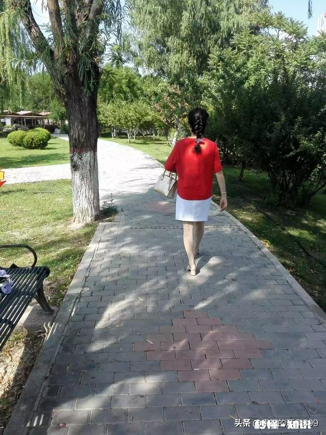 你怎么看待最亲的人出卖你，而最不起眼的人却在你最困难的时候帮助了你呢