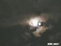 中秋节了，敢不敢晒晒你们那边的月亮