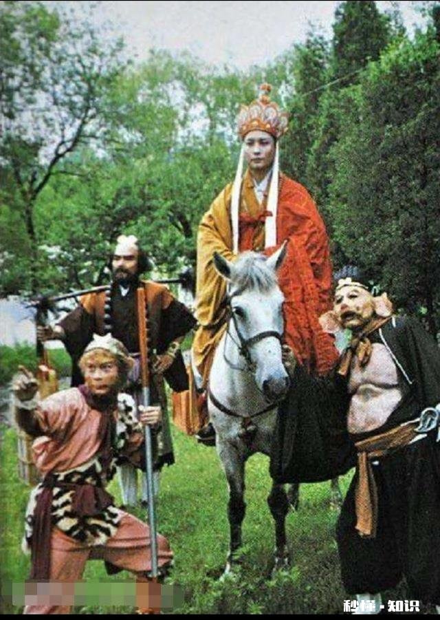 上联：悟空有问事事通天下，下联怎么对