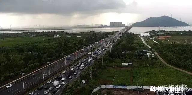 珠海大桥两车相撞连堵4公里，俩司机争辩不休互不相让，交警直接重罚, 你怎么看