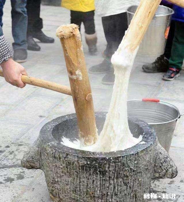 大家都说糍粑烤着好吃糍粑是怎么制作的