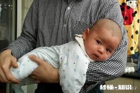 刚出生10来天的宝宝睡觉总是哼哼唧唧,什么原因