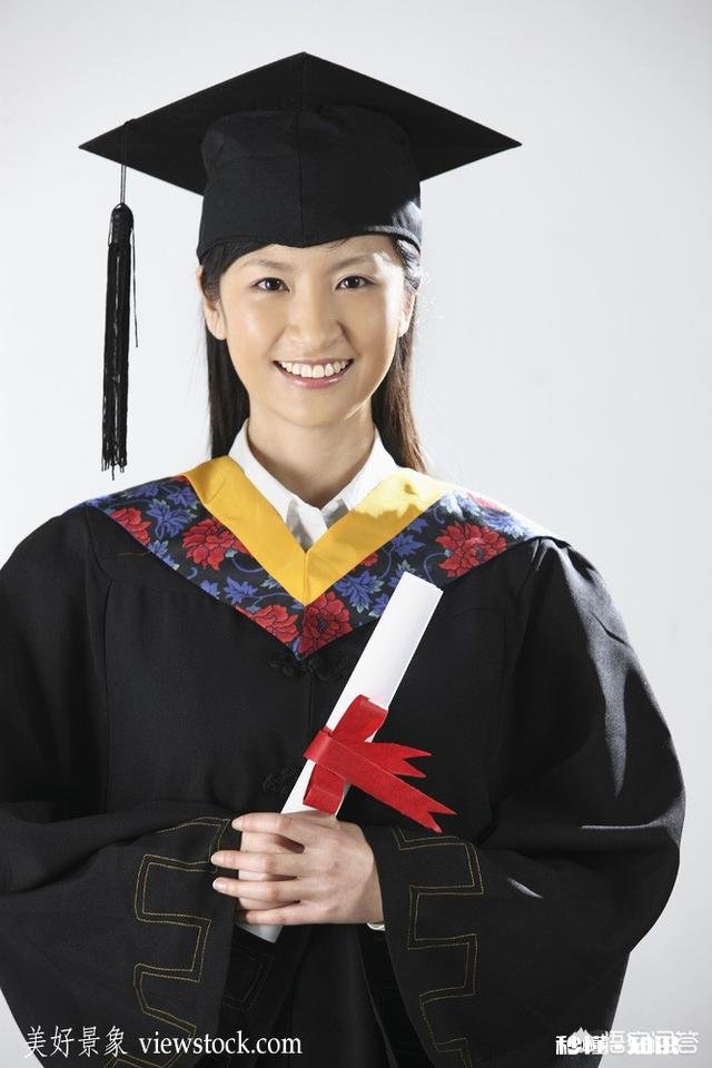 请联友赐下联:儒家道家佛家门门落户中华大地