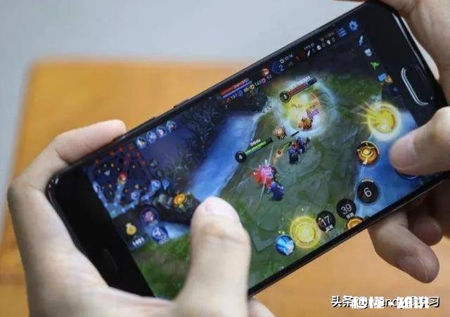 分科后，寒假家长一看到我用手机玩游戏就抢手机，我是高中生。该怎么与他们沟通，我只是想玩玩放松的