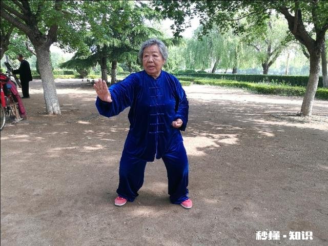 请问，练习健身气功八段锦时，应配合什么样呼吸方式最好呢