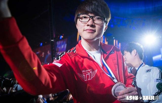 不吹不黑 faker和Uzi不论荣耀的话比操作那个更强