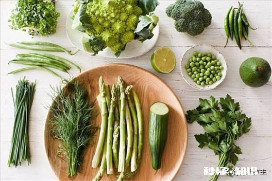 怀孕初期都应该吃什么对胎儿发育有帮助什么时候开始喝含DHA的孕妇奶粉