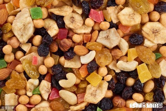 怀孕初期都应该吃什么对胎儿发育有帮助什么时候开始喝含DHA的孕妇奶粉