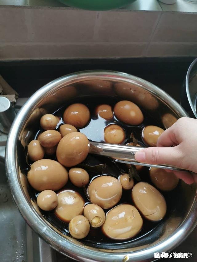 腌制50个臭鸡蛋，需要几袋盐