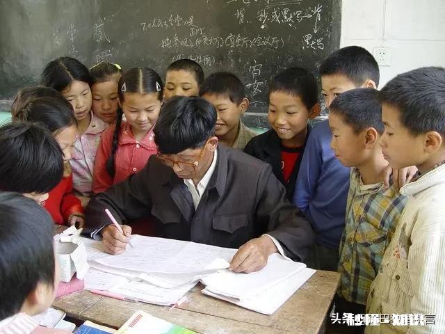 乡村教师地位低下，被家长骂，也无能为力，只能被动接受，该怎么办