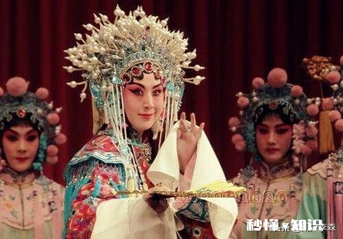 上联：杨桃肚细贵妃美。求下联：……拜君赐对