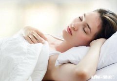 坐月子哪些食物不利于宝宝发育，还影响产妇身材恢复